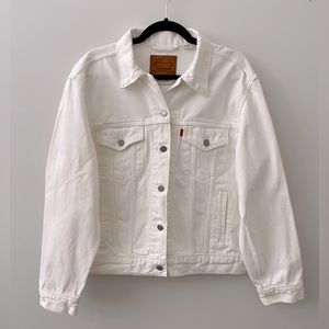 Levi’s white denim jean jacket - XL never worn